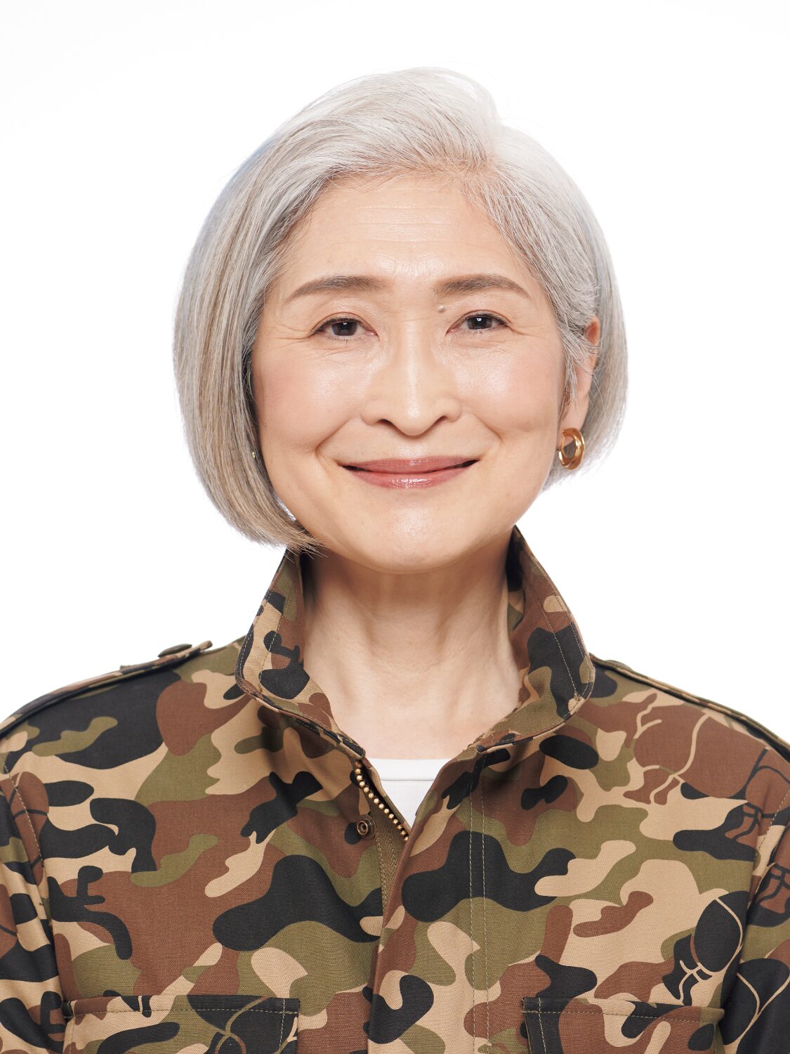 50代・60代のグレイヘアの方に人気◎白髪を活かしたショートボブ