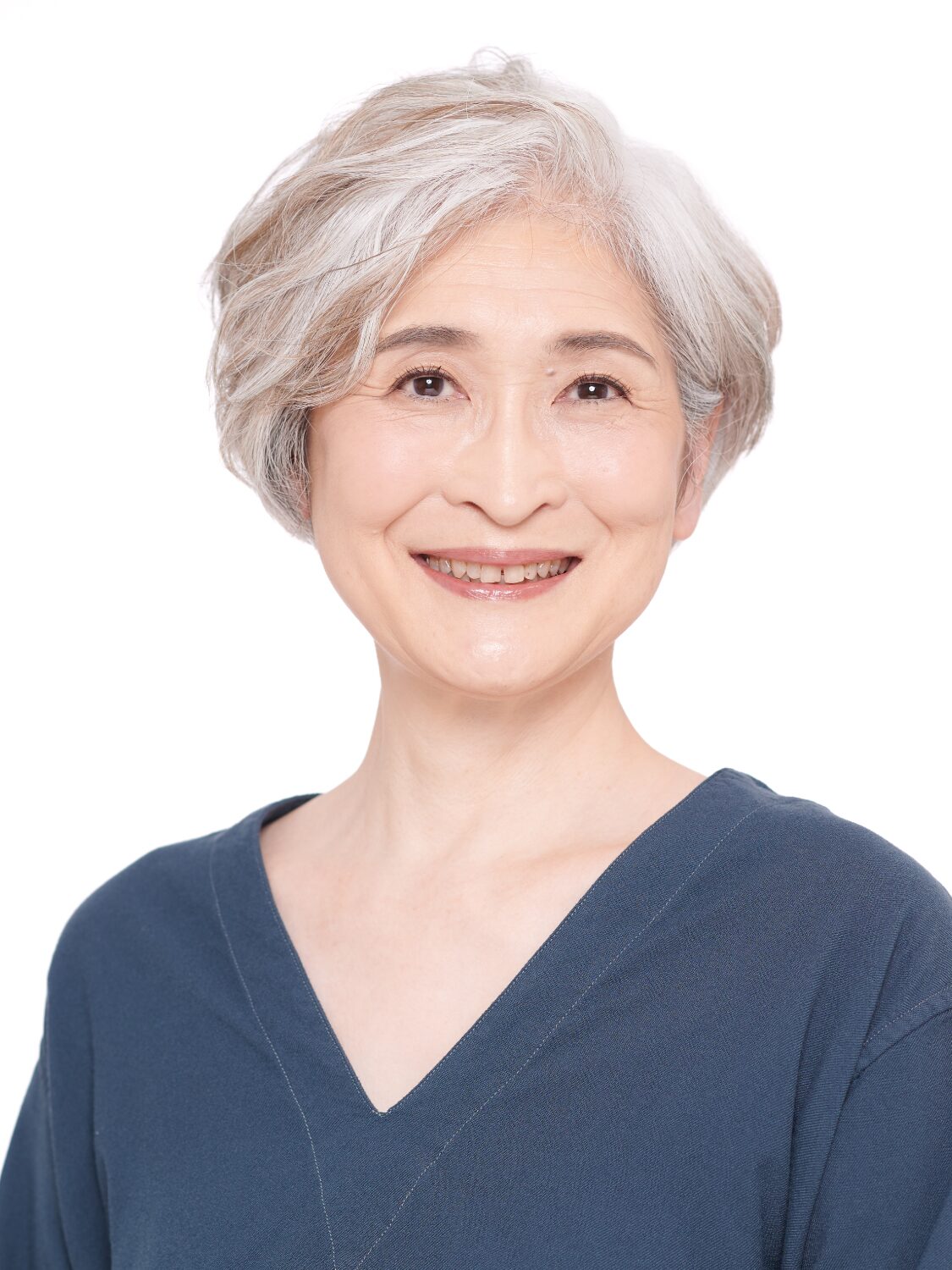 50代・60代グレイヘアの方に◎骨格補正ショート