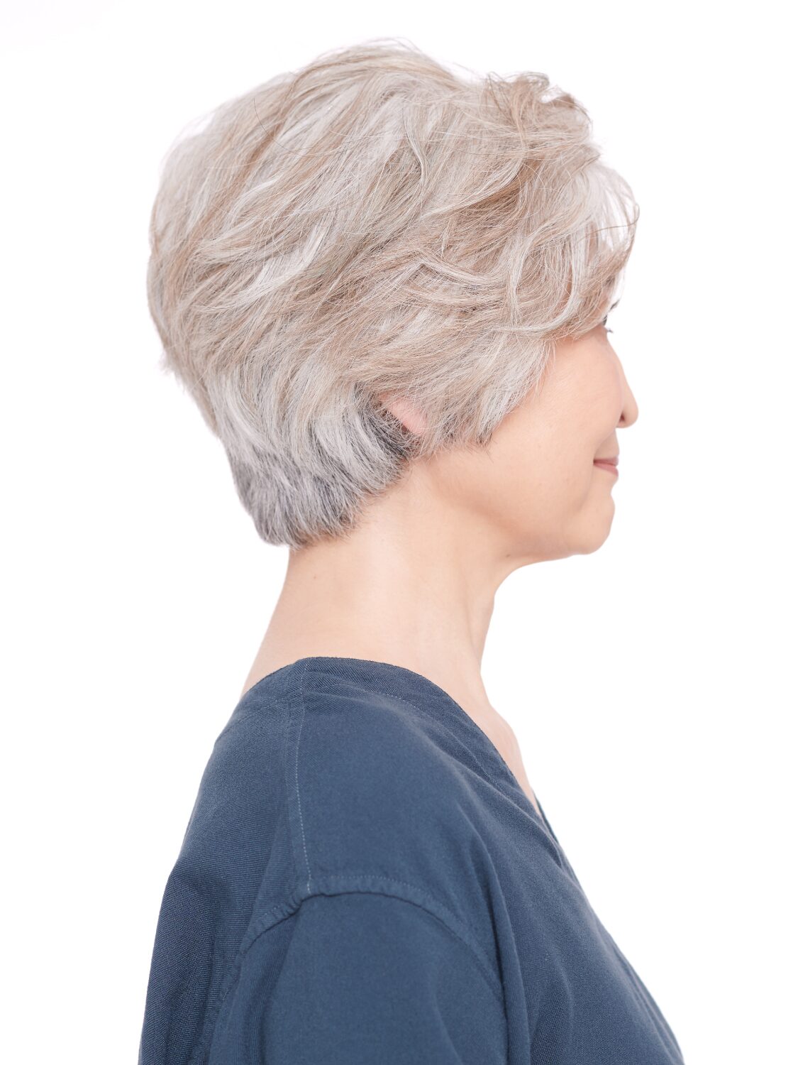 50代・60代グレイヘアの方に◎骨格補正ショート 2