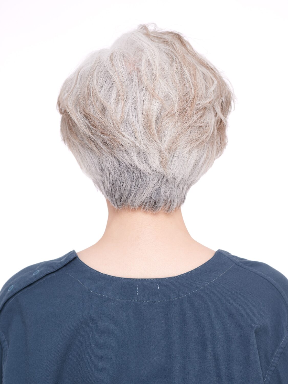 50代・60代グレイヘアの方に◎骨格補正ショート 3